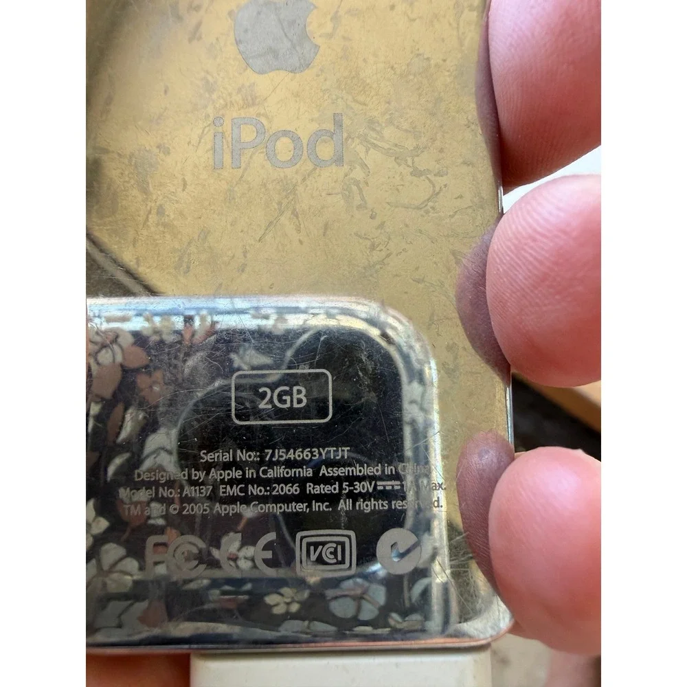 Apple iPod Nano 1st Gen 2GB Black A1137 Vintage Digital Music Player MP3 Click